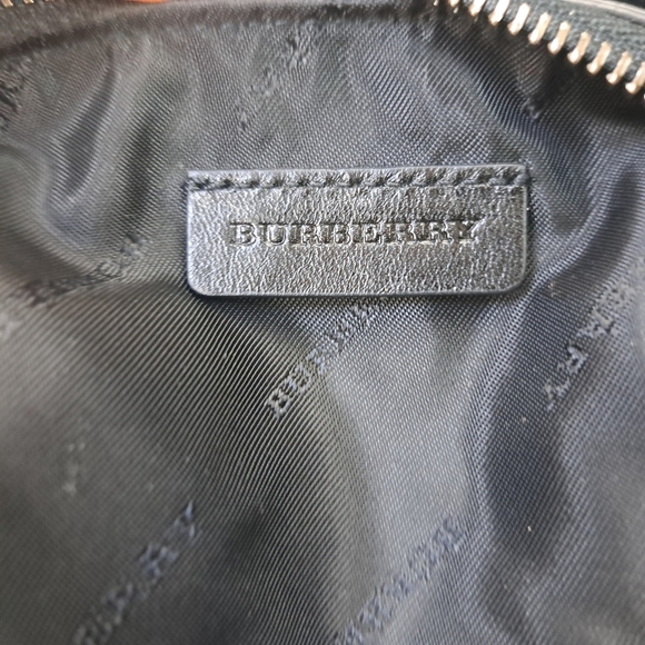 Burberry Black Clutch Sleek Compact Design - Picture 13 of 16